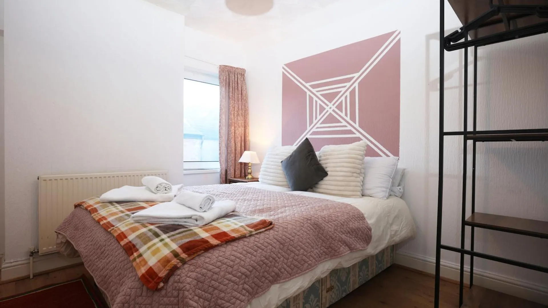 Mansfield House By N And N Stays Ltd,Perfect For Contractors & Workers, Close To Principality Stadium, Great Location, Free Parking 0*, Cardiff Verenigd Koninkrijk