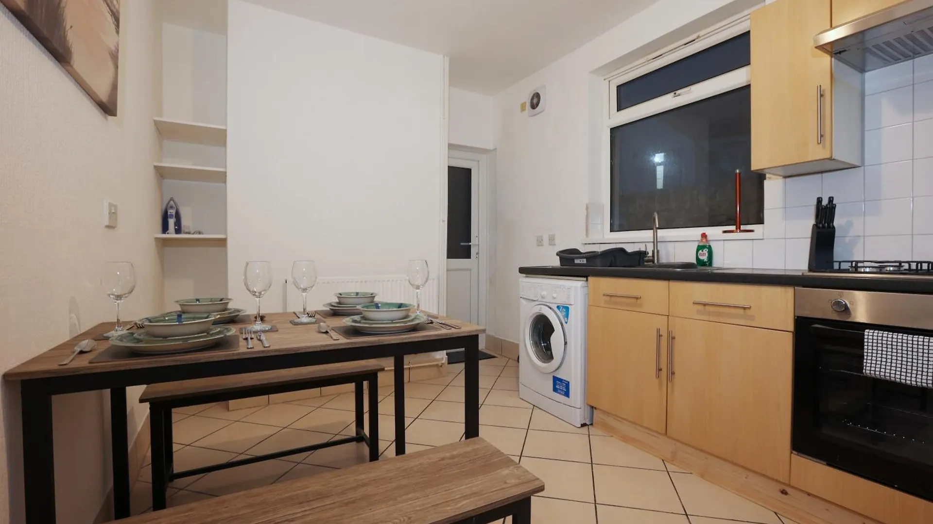 Mansfield House By N And N Stays Ltd,Perfect For Contractors & Workers, Close To Principality Stadium, Great Location, Free Parking Reino Unido